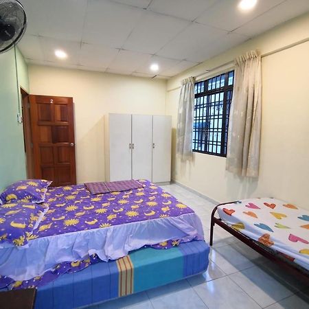 Cosy Homestay Ulu Tiram Exterior foto