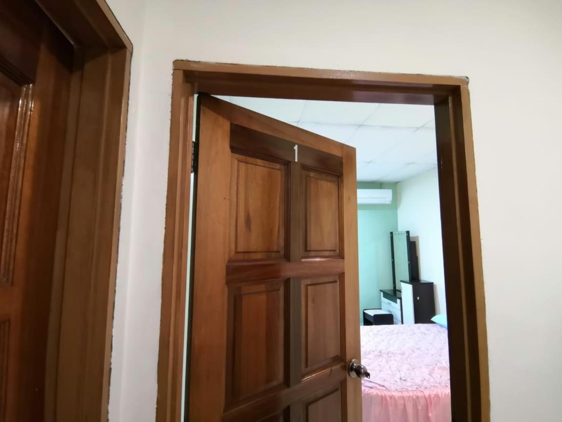 Cosy Homestay Ulu Tiram Exterior foto