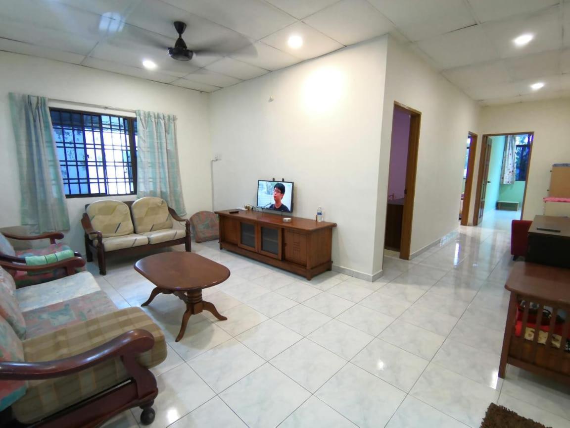 Cosy Homestay Ulu Tiram Exterior foto